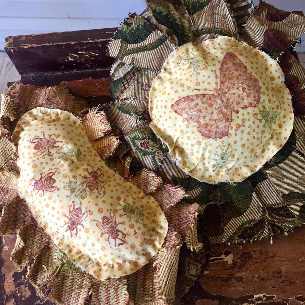 SET OF HANDMADE REVERSIBLE CLOTH SUNFLOWERS Bees
